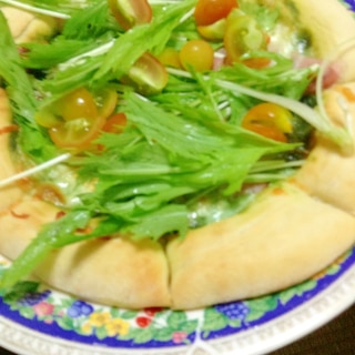 【アレンジレシピ】水菜とミニトマトの冷凍ピザサラダ